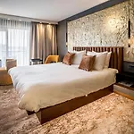 Alexander 4*