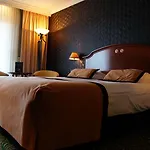 Alexander 4*