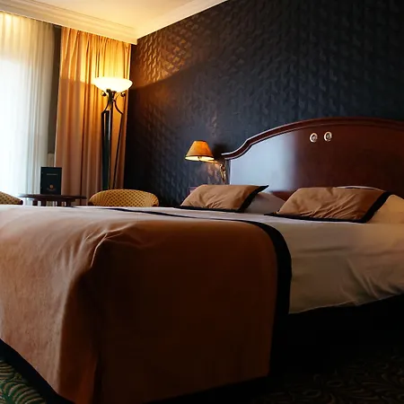 Alexander 4*