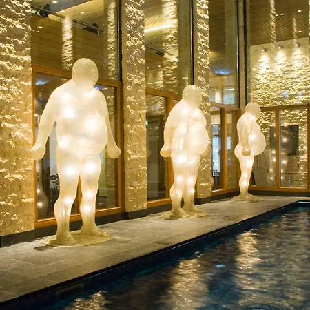 アレキサンダー ホテル 4*