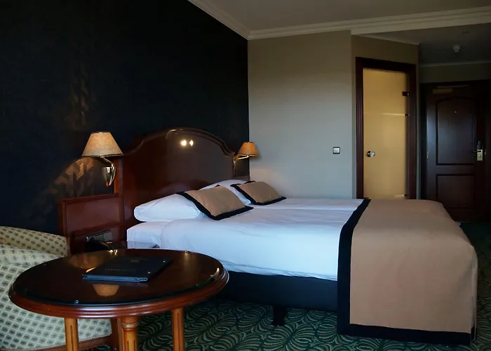 Отель Alexander 4*