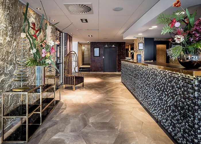 Отель Alexander