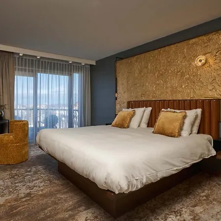 Alexander 4*