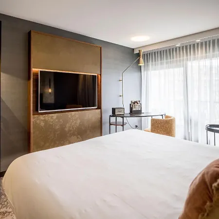Alexander 4*