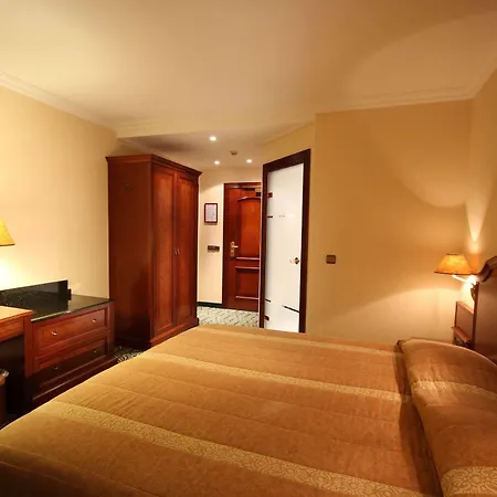 Alexander 4*